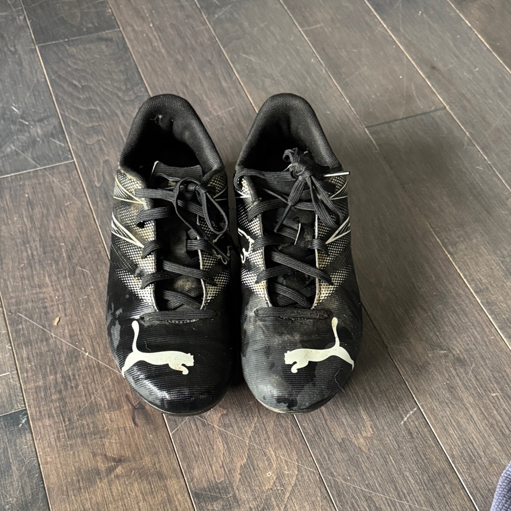 Puma Black and White Sports Shoes